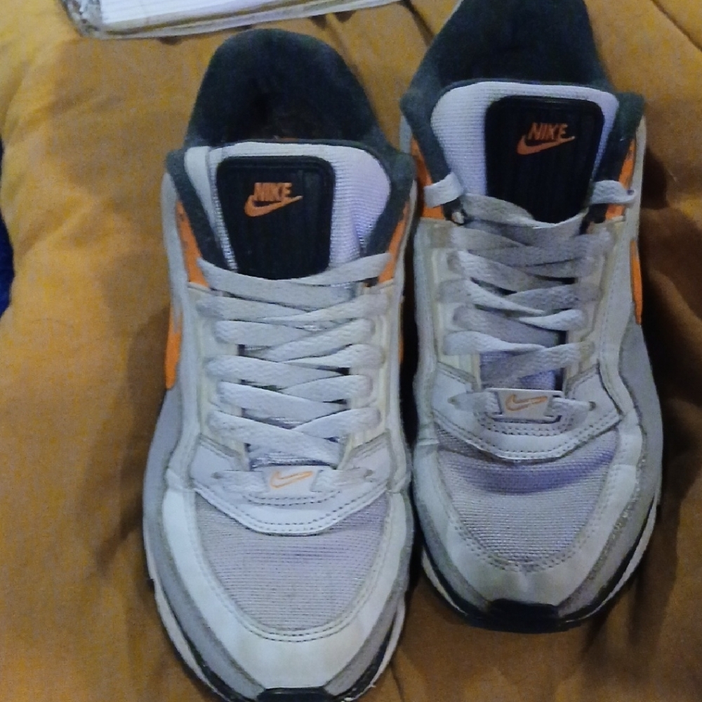 Nike Men's Sneakers in Gray with Orange Accents
